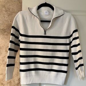 Zara small Zip-Up Sweater in White and Black Stripes